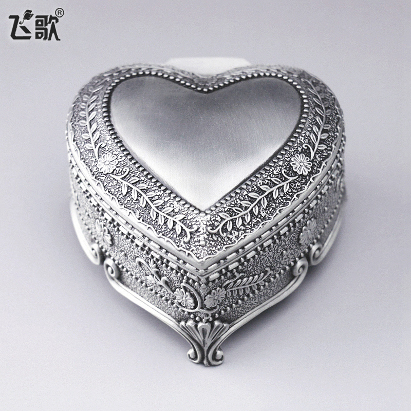 Romantic heart-shaped music box metal eight-sound box creative birthday gift for girlfriend girlfriend girlfriend girlfriend girlfriend girlfriend's day