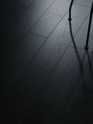 Knife cutting pattern transverse grain reinforced composite wood floor 12mm thick home decoration pure black log color