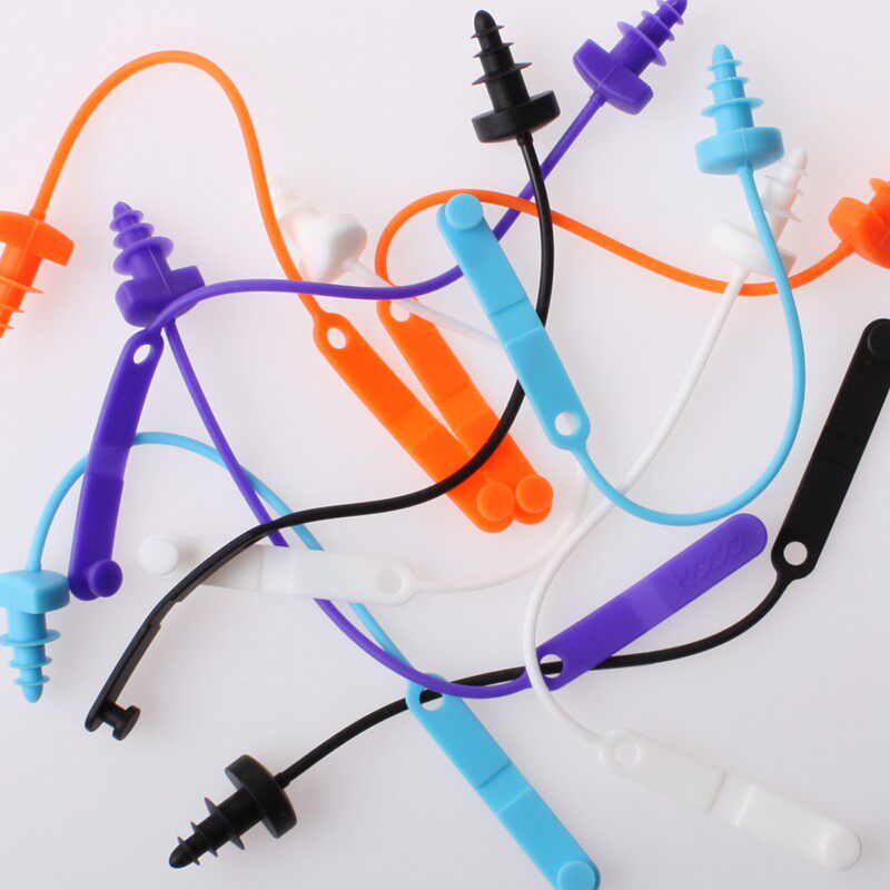 HOOG can be hung on the goggle strap, anti-loss, anti-ear water, swimming earplugs, professional soft silicone, comfortable