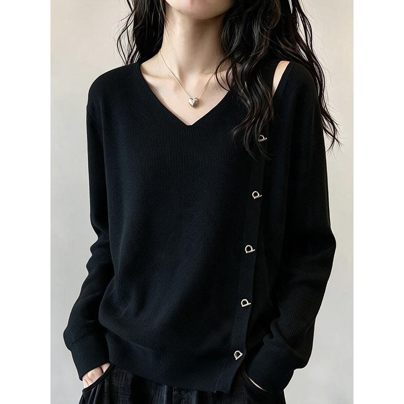Plus-Size V-Neck Off-Shoulder Design Knit Sweater for Women, Black Button-Decorated Sweater, Stylish and Slimming, Covers the Belly Plus-Size V-Neck Off-Shoulder Design Knit Sweater for Women, Black Button-Decorated Sweater, Stylish and Slimming, Covers the Belly