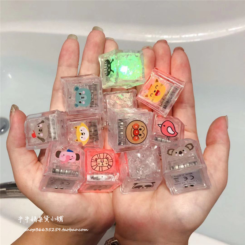 Baby baby baby children's bathroom bath toy magic ice cube light meet water glow colorful LED light vibrato the same model