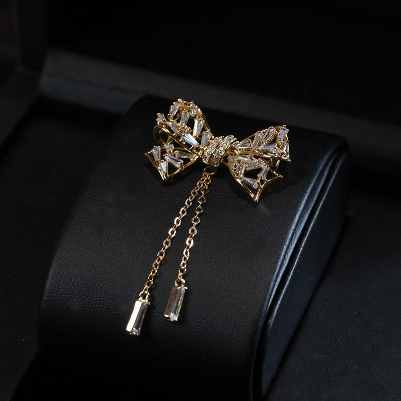 Butterfly Knots Current Brooch 100 Hitch Woman Delicate Zircons Hollowed-out Fashion Sweater Accessories Upscale Sweet Meetto Brooch Chest Flowers