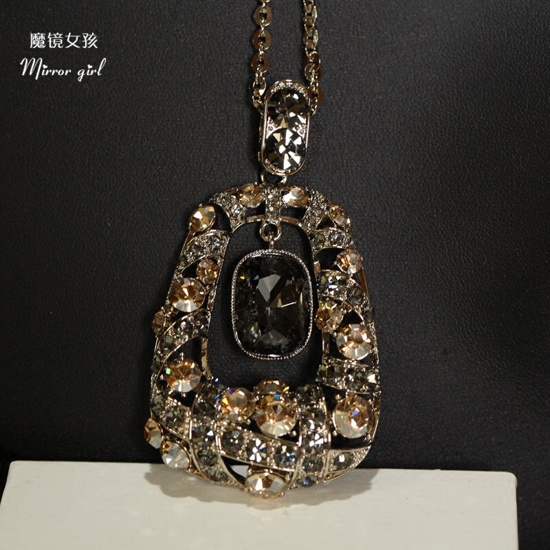 Brand fashion atmosphere luxury retro crystal sweatchain long version of the female European and American autumn and winter square elliptical chain