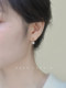 The wind blows perfectly, Shijia small pearl earrings are simple, versatile and gentle earrings, small, short, retro and exquisite earrings.