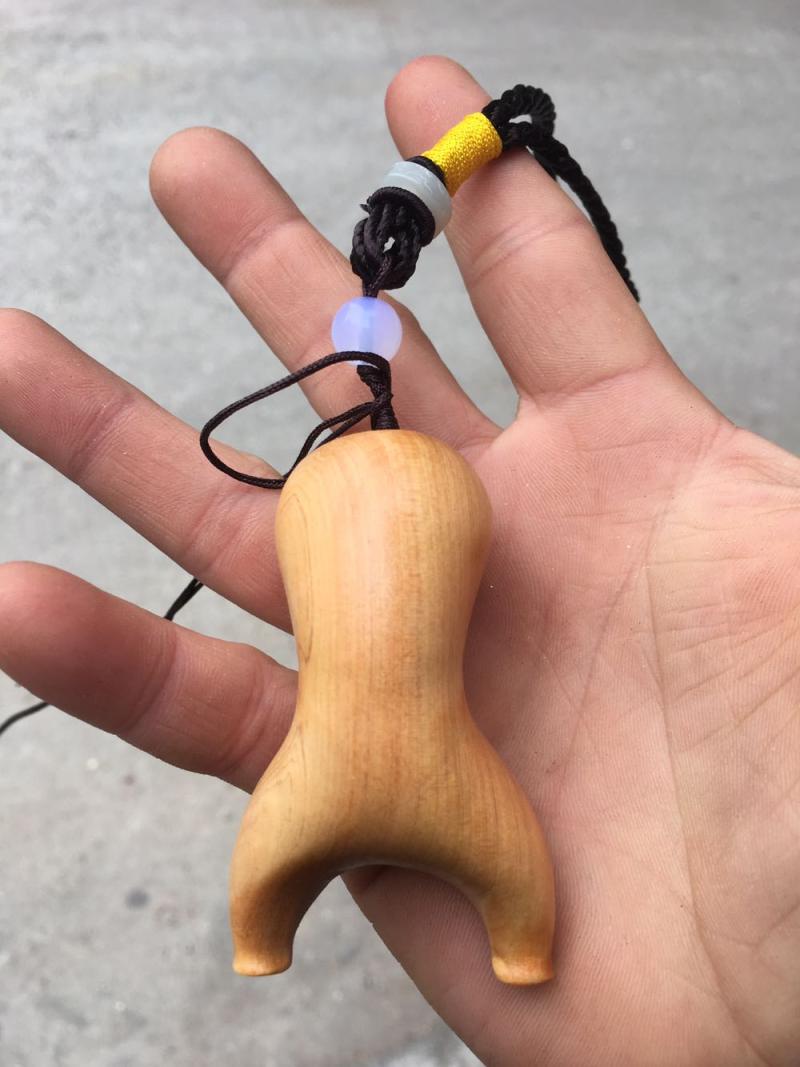 Too-Cliff Cypress Wood Finely Carved Mini Slingshots to play with wooden handlebar pieces hand-sculpted hands for children's gift items