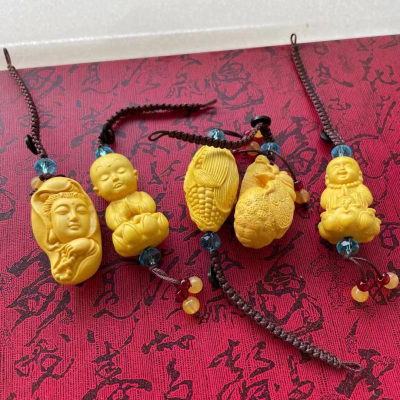 Boxwood carving a keychain bag pendant handmade car key chain couple creative small gift