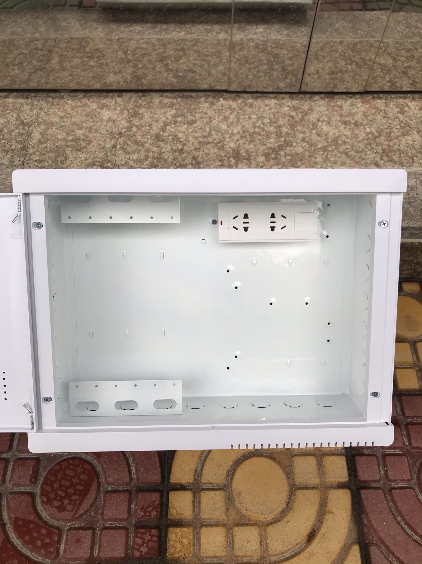 Concealed buried wall size 400X300X120mm plastic cover iron bottom fiber optic information box multimedia box
