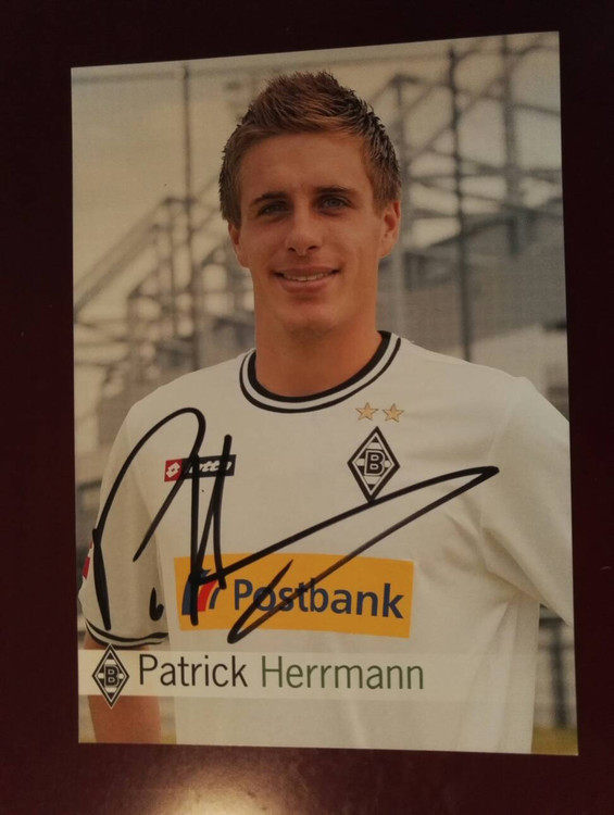 The official pro-pen signing card of Helmand's Münchengladbach