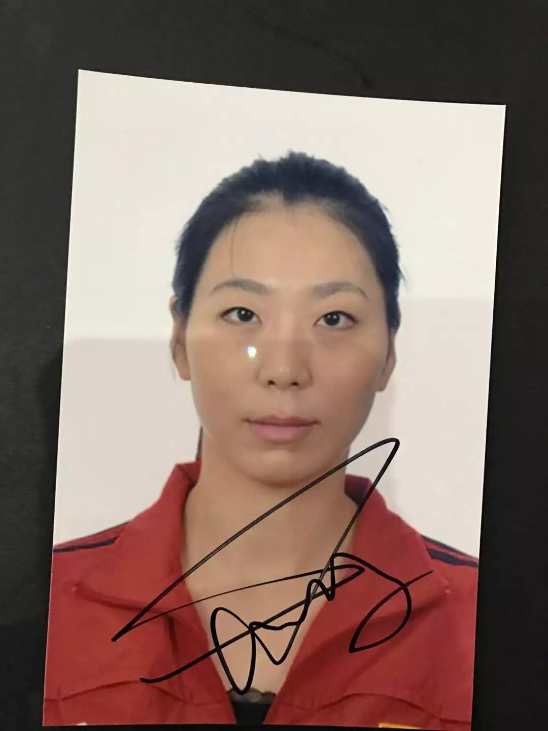Yang Junjing 81 women's volleyball team pro-pen signature photo (face sign) Non-entertainment reporter's substitute