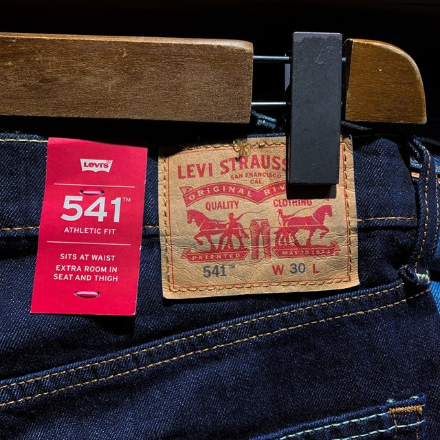 A Tong Niu She Levis 541 ໂສ້ງຂາສັ້ນ denim ສີຟ້າເຂັ້ມ tapered ສີຫຼັກ ກາງເກງຫ້າສ່ວນສີ່ຊື່ຂອງຜູ້ຊາຍ