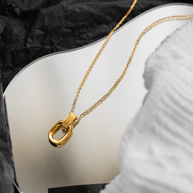 2022 new double-ring 18K gold necklace collarbone chain female summer niche light luxury design sense of all-match Valentine's Day