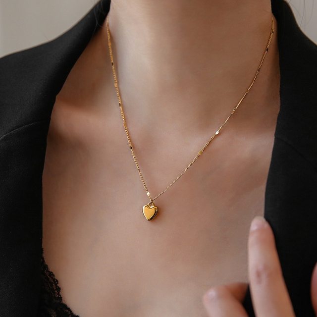 2022 new all-match niche light luxury love necklace female summer neck chain collarbone chain pendant does not fade Valentine's Day