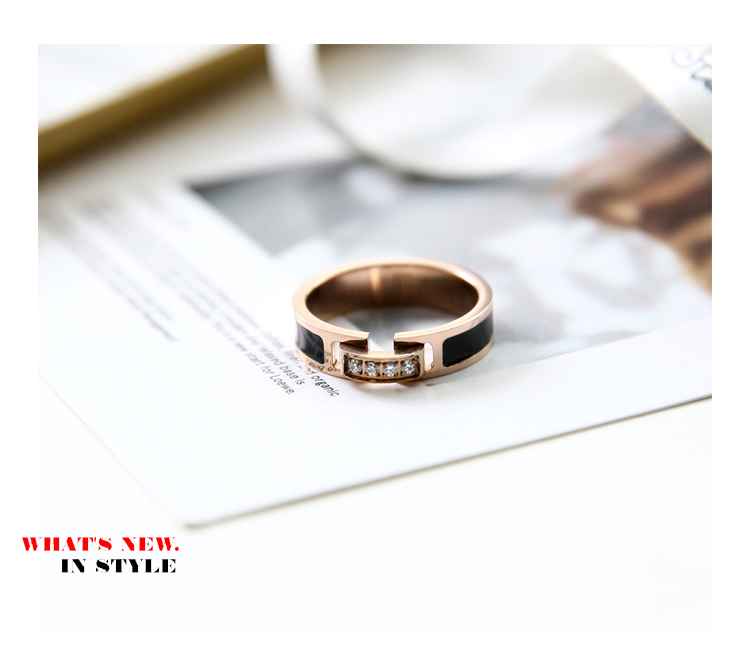 Thời trang Hàn Quốc đơn giản khí đen cong kim cương titan thép màu vàng ngón trỏ đuôi nhẫn nhẫn trang sức không phai nhẫn chrome heart