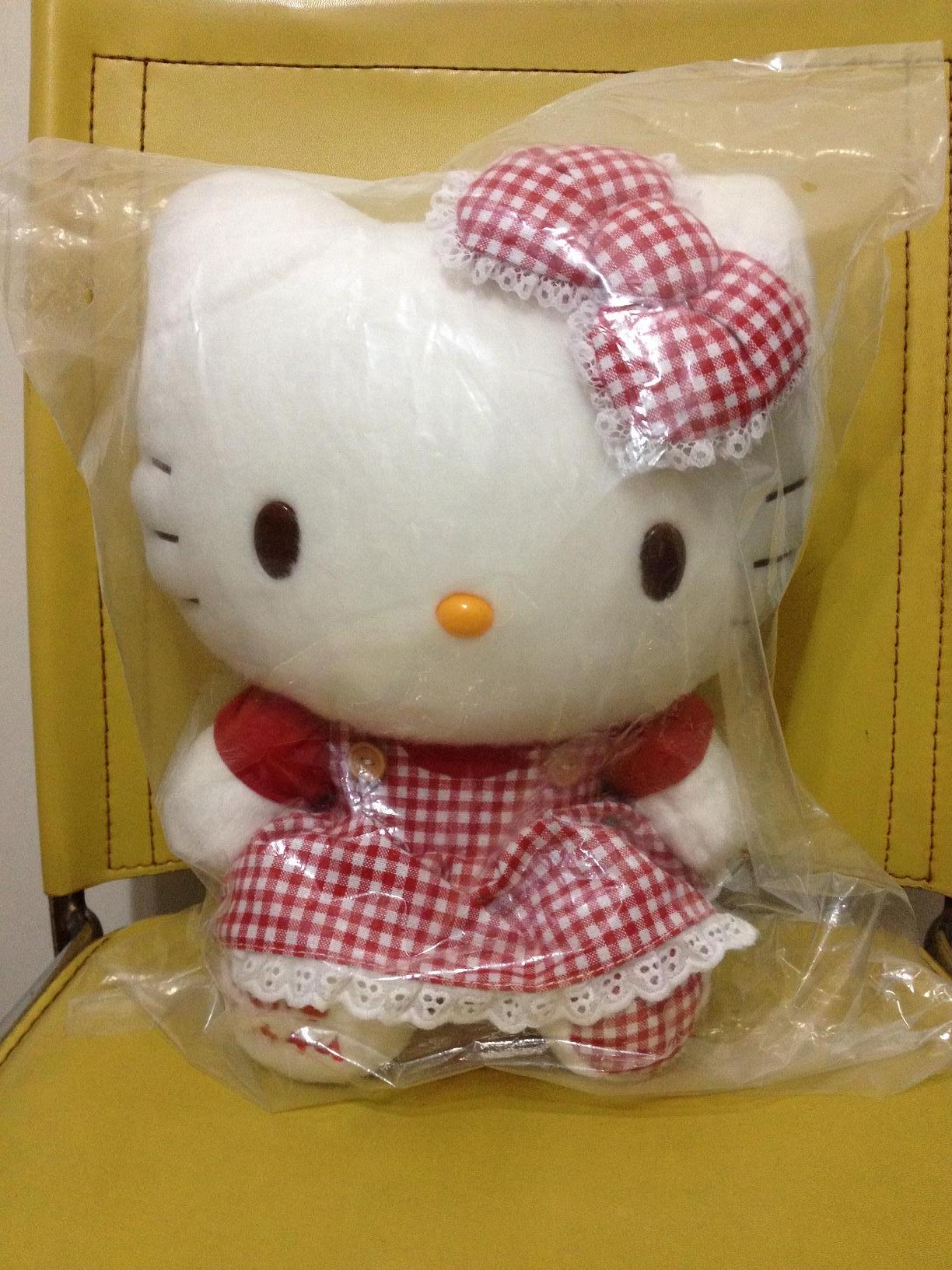 Counter brand new unopened hello kitty red plaid butterfly skirt oversized doll 30cm high