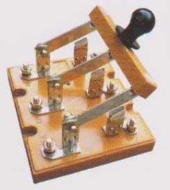 HD11B - 100 38 Open - type isolated knife switch Tripole single throttle switch