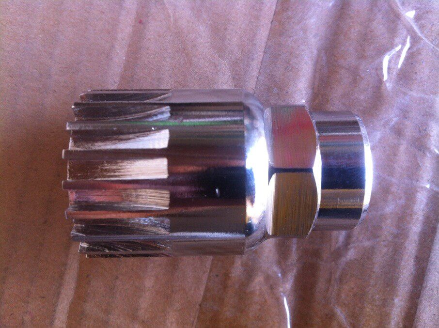 Special tool for dismantling the bearing center shaft