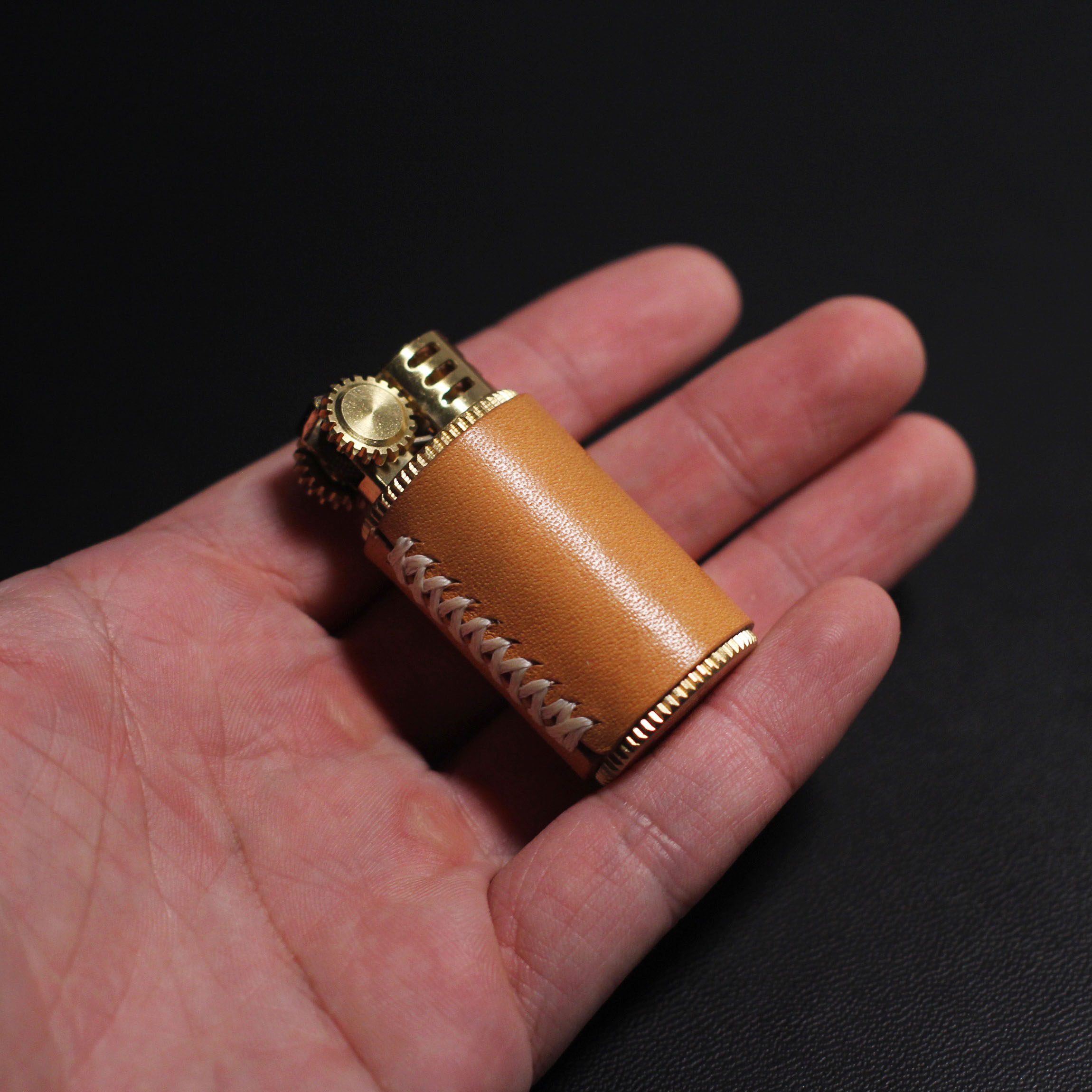 Japanese Wooden Saddle Leather Lighter Retro Simple Bull Leather Old Lighter Individuality Pure Hand Sewn Lighter Sleeve