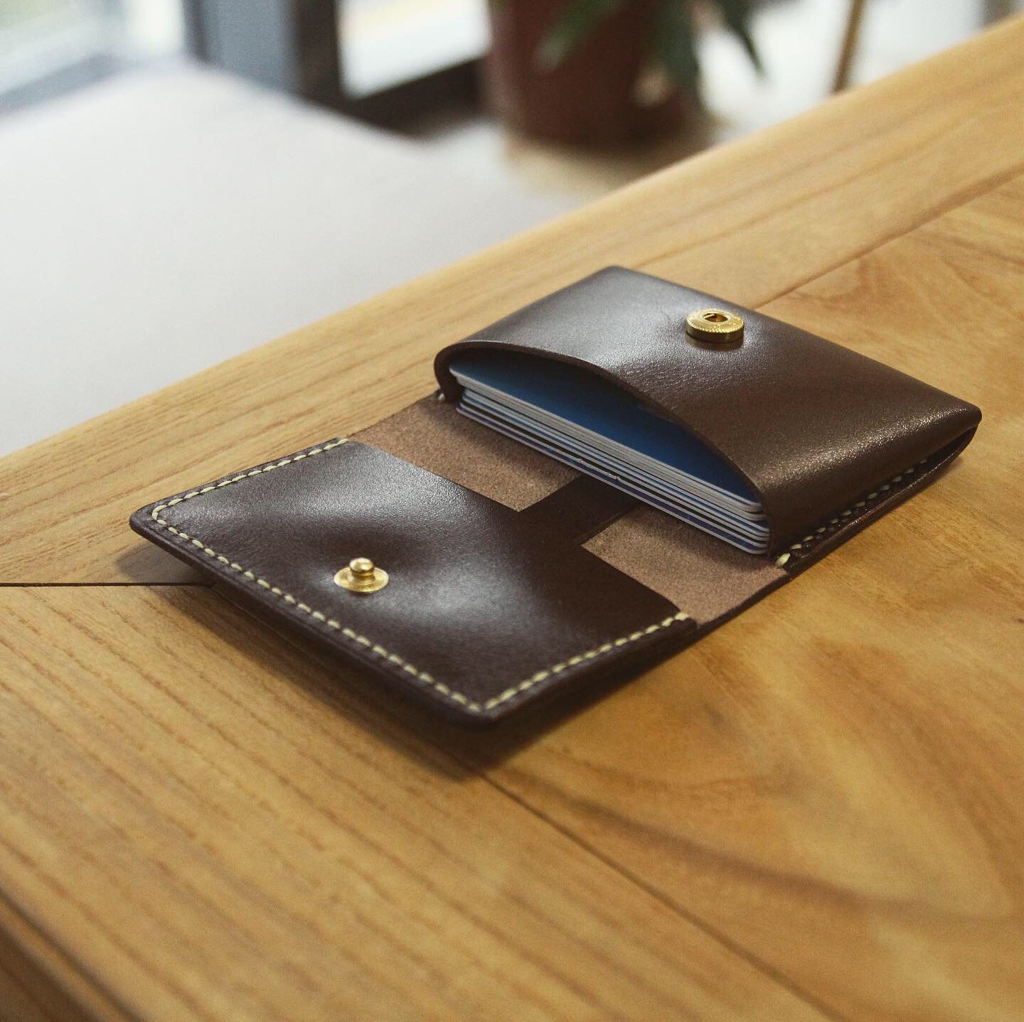 Dark Hood Flip Skirt Skirt Pull-out Business Card Bag Original Design Handmade Card Covered Tannic Head Layer Cow Leather Small Genuine Leather