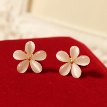 High-quality Korean small fresh all-match opal five-petal flower no pierced earrings ear clip earrings female