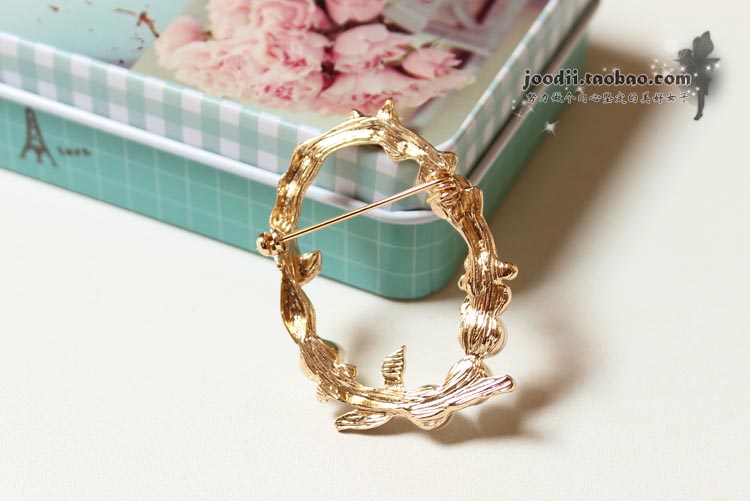 Hàn Quốc phiên bản Hàn Quốc tinh tế dễ thương mạ vàng khí chất thanh lịch chất lượng cao Sen garland bông tai chim trâm pin ghim cài áo