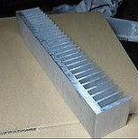 The power amplifier radiator with end face 300*50mm can be processed and the chassis can be blackened