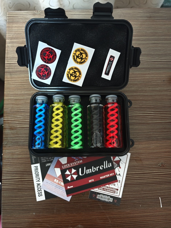 Resident Evil 5 Revelations T-Virus Sample Antibody Reagent Injection Laboratory Complete Gift Box Toy Gift