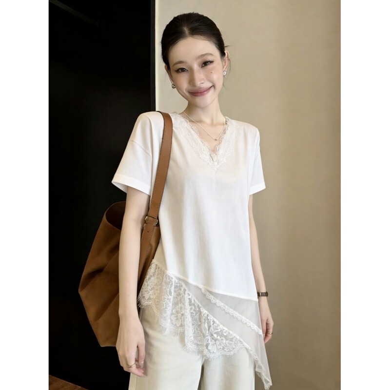 Plus-Size French-Style V-Neck Lace-Trimmed T-Shirt for Women, Summer Top That Hides the Belly and Makes You Look Slimmer, with an Irregular and Stylish Design