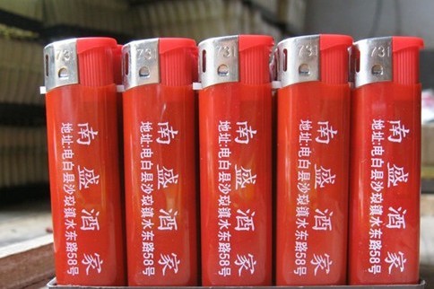 Changsha Spot Windproof Bright Fire Advertising Lighter Plastic Printed Word Hotel Restaurant Catering Promotion Small Gift Lighter