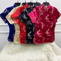 Fans write classic old-fashioned brocade Chinese tops, Chinese style hand-buttoned short sleeves, plum blossoms and bamboo leaves.