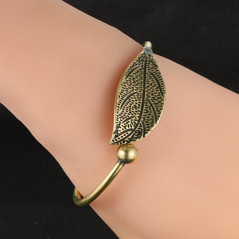 Solid Brass Leaf Bracelet for Women, Adjustable Open Design, Pure Copper, One Leaf Symbolizes Autumn, Fashionable Bracelet, Holiday Gift Jewelry Solid Brass Leaf Bracelet for Women, Adjustable Open Design, Pure Copper, One Leaf Symbolizes Autumn, Fashionable Bracelet, Holiday Gift Jewelry