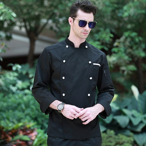 Кеф -повар с длинной кассевкой в ​​западном ресторане отель кухня кухня кухня федерация кухня утка утка кухня кухонная кухня главная рабочая услуга