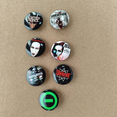 When you spend 5 or more, you will get an additional 1 small Pin of classic rock post-punk alternative hip-hop rap brooch, badge, battle armor and accessory. 25