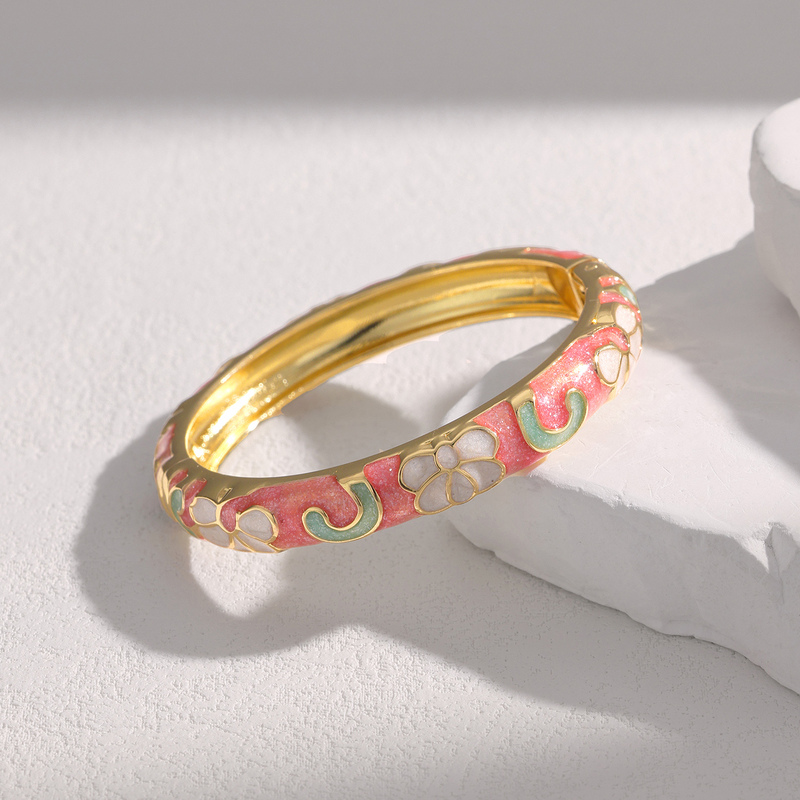 Retro Enamel Beijing Cloisonné Kidsren's Bracelet for Women with Flower Pattern, Exquisite Design, Niche High-End Bracelet Retro Enamel Beijing Cloisonné Kidsren's Bracelet for Women with Flower Pattern, Exquisite Design, Niche High-End Bracelet