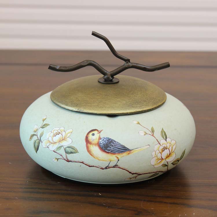 American ceramic ashtray European vintage ashtray with lid coffee table decoration craft furnishings creative ornaments