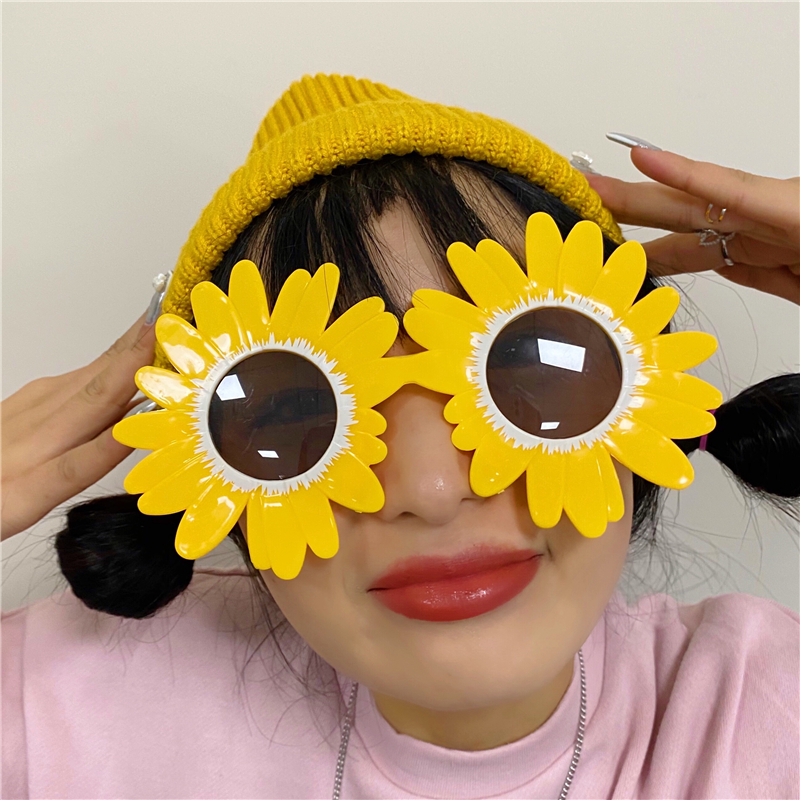 Funny IG Style Gradient Color Solid Color UV400 Protection Resin Round Frame Special-Shaped Mirror Square Full Frame Women's Sunglasses display picture 10