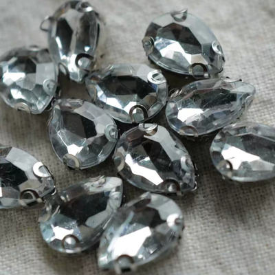 A 10mm wide and 14mm long German Jim acrylic transparent teardrop-shaped imitation gemstone bead
