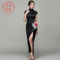 Yifu annual meeting black satin cheongsam skirt peony embroidery long Chinese evening dress Banquet catwalk customization