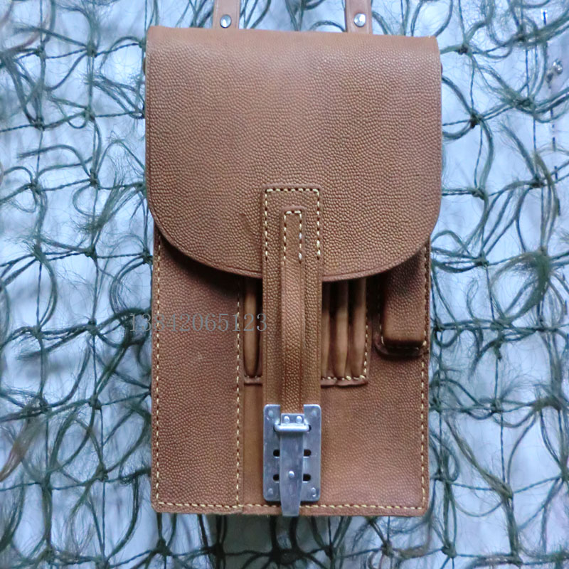 87 Style Sea Tucksack Single Shoulder Bag Casual Bag Retro Bag War Video Props Handmade Genuine Leather Old Stock