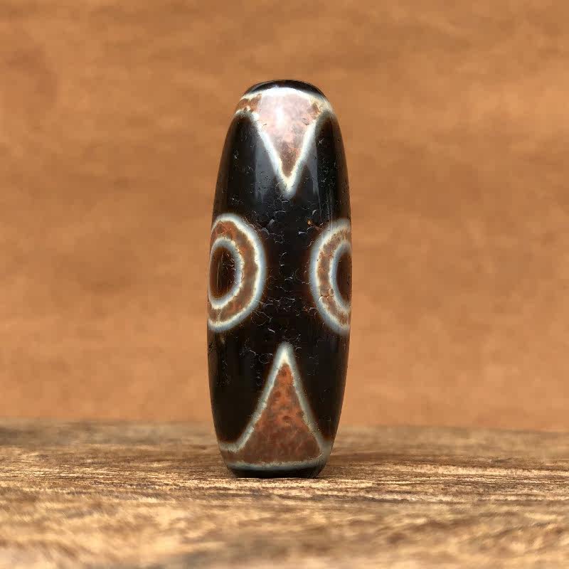 Tibet Tianzhu Tibetan tiger tooth Three eyes Tianzhu true to pure agate chalcedony coated with pulp oil moistened and weathered clearly