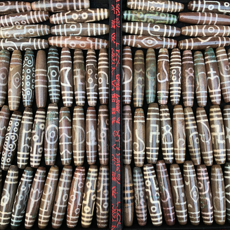 Tibet Xiangxiong Tianzhu Tibetan old Tianzhu various totems full of cinnabar old pit old material shale sky falling stone