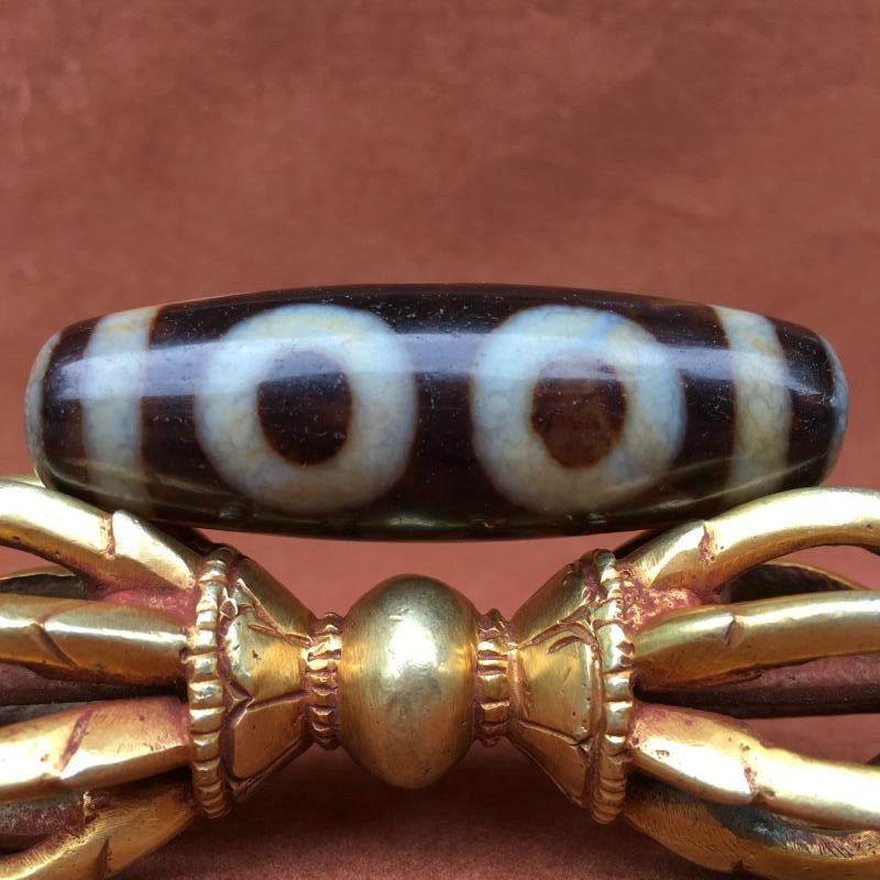 Tibetan Mianzong Tianzhu Tibetan area five eyes Tianzhu genuine products to pure agate chalcedony pulp oil embellish fish scale weathering