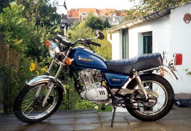 Fever phiên bản Suzuki GN125GS125EN125GX125 khoan da báo Suzuki Wang nói dây bánh trước lắp ráp trung tâm - Vành xe máy bánh xe airblade