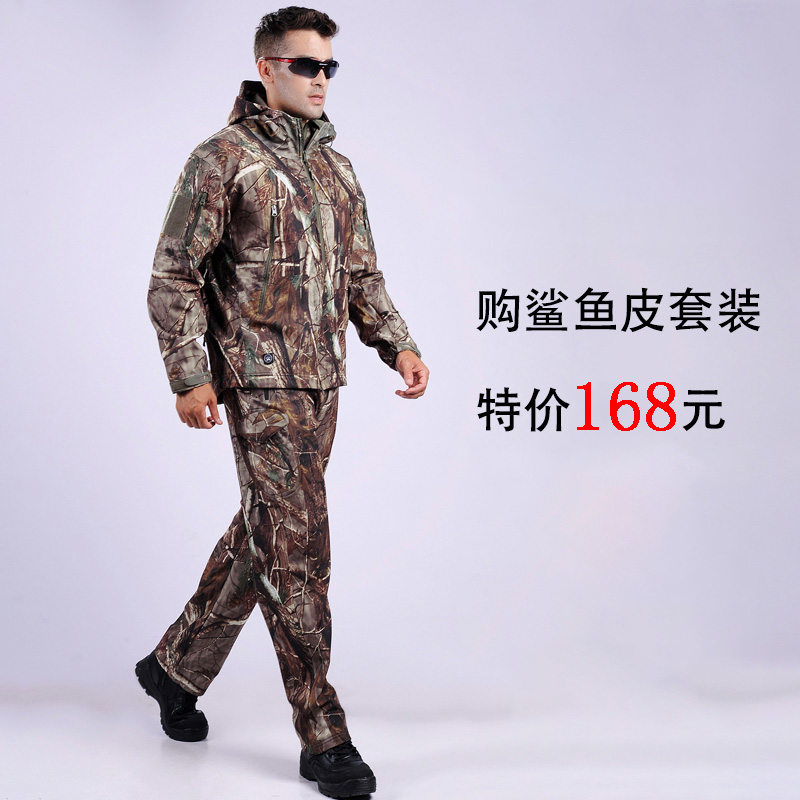 Outdoor shark skin soft shell assault jacket men's three-in-one thickened waterproof windproof fleece camouflage mountaineering tactical suit