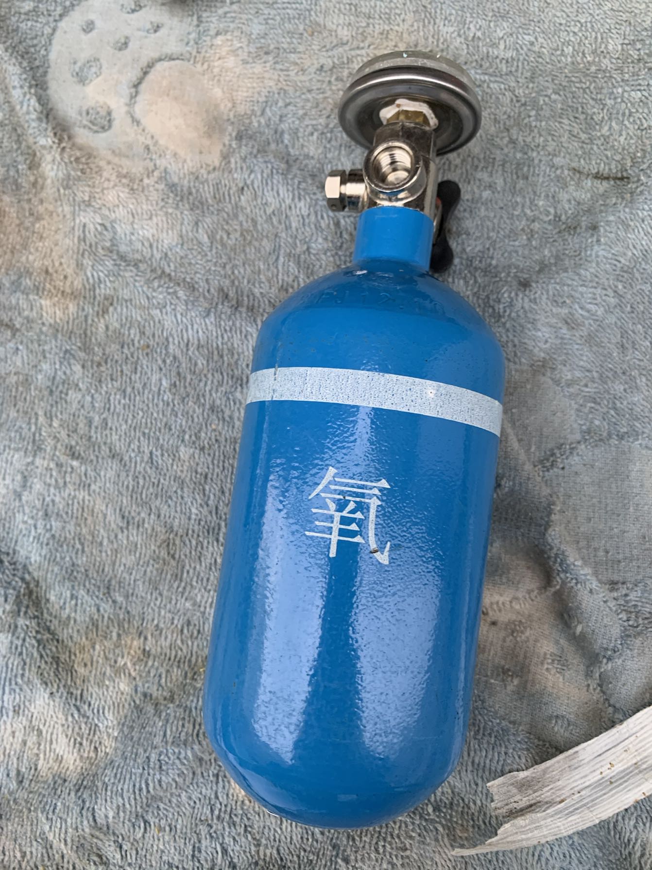 Vacuum tube for oxygen cylinders