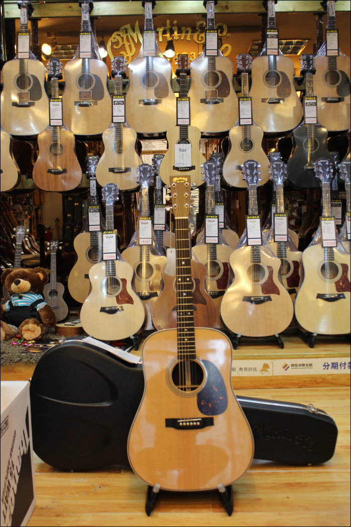 Martin Martin HD28 HD-28 Folk Guitar Guitar for the Guitar