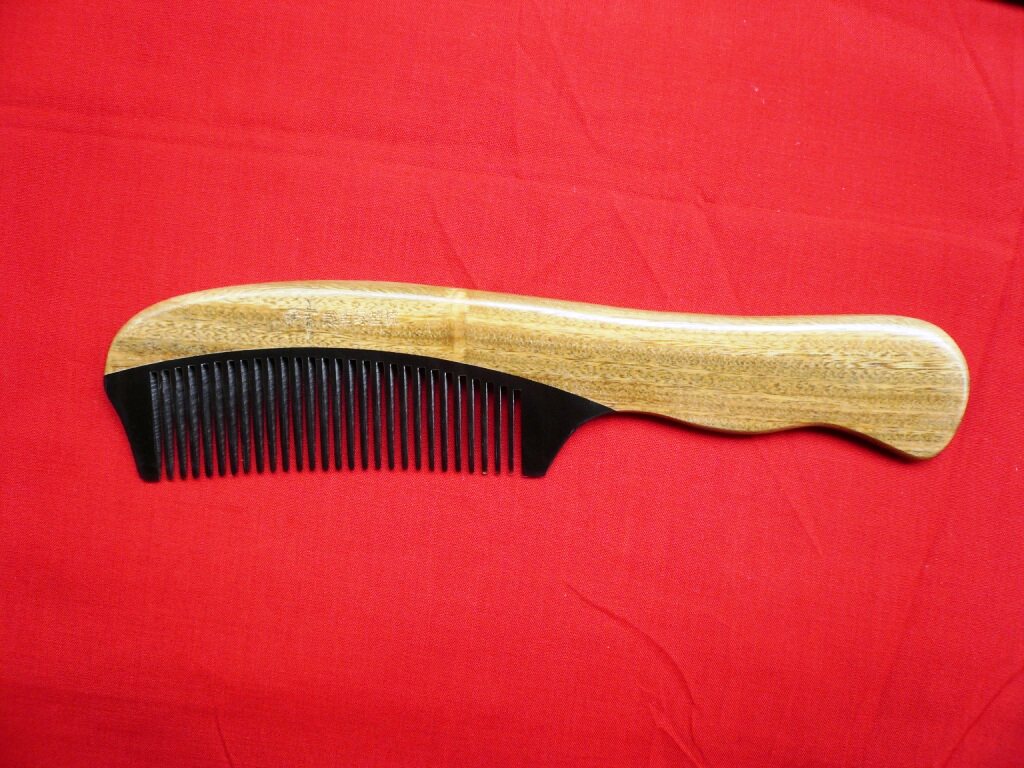 Vietnam green sandalcomb green sandalbee corner comb giving gift without hurt 5 yuan unlimited weight