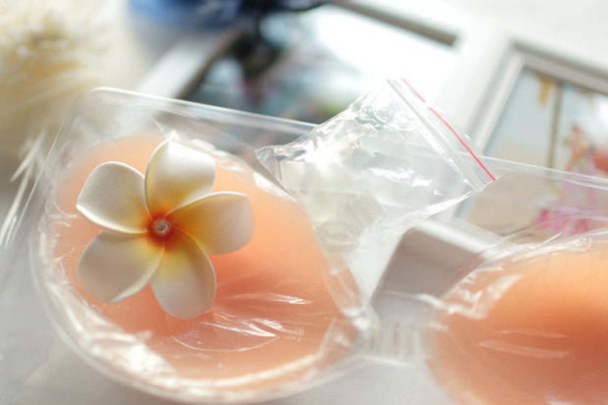 Tắm nước nóng mùa xuân du lịch hoang dã! Silicone vô hình áo ngực núm vú ngực nhỏ ngực phẳng váy cưới đồ lót đồ lót nữ