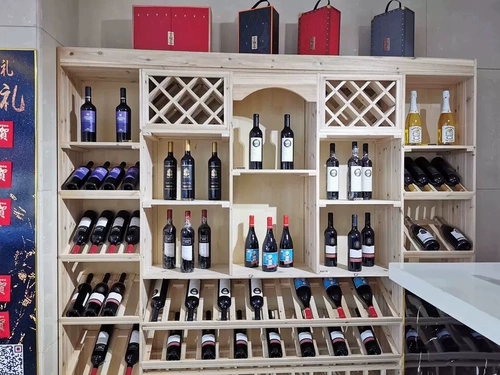 Деревянный винный шкаф