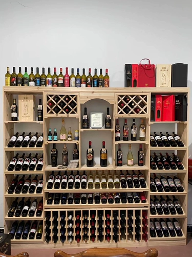 Деревянный винный шкаф