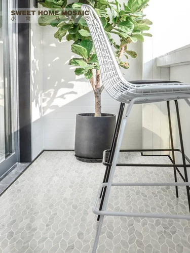 Мраморная мозаика Фоновая стена Простая белая шестиугольная кухонная балкон -балкона против стекла плитки туалетной стены туалетная плитка